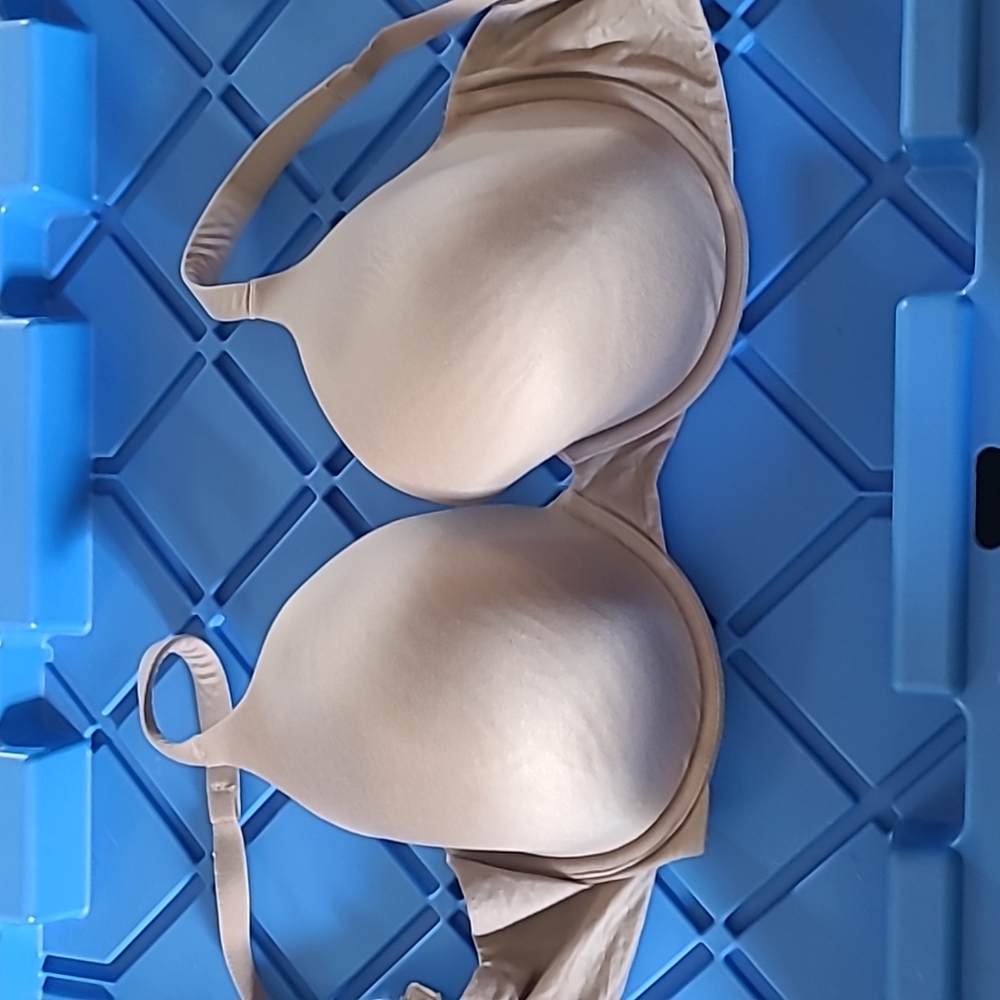 38D Victoria's Secret satin bra